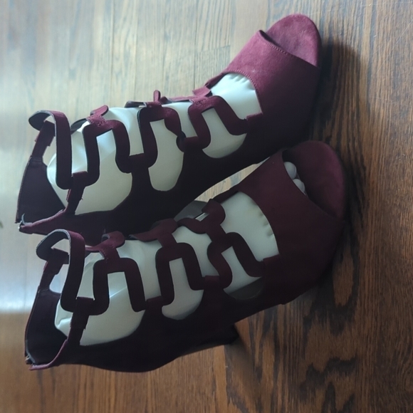 Torrid wine merlot Office Siren vegan suede strappy birdcage dress sandals. 9W - Picture 3 of 13
